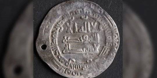 Koin Perak dengan Tulisan Arab Ditemukan di Timbunan Harta Karun Raja Viking