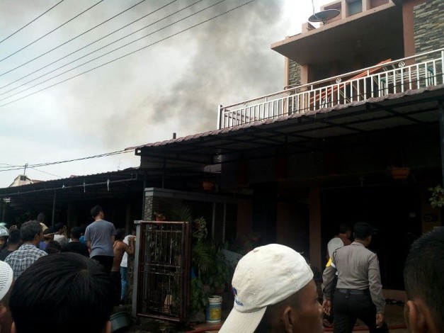 Satu Rumah Terbakar di Jalan Pepaya Pekanbaru