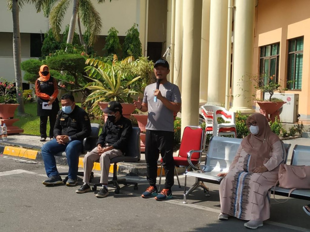 Turun Lapangan, Forum Pekanbaru Kota Bertuah Berbagi 18 Ribu Masker