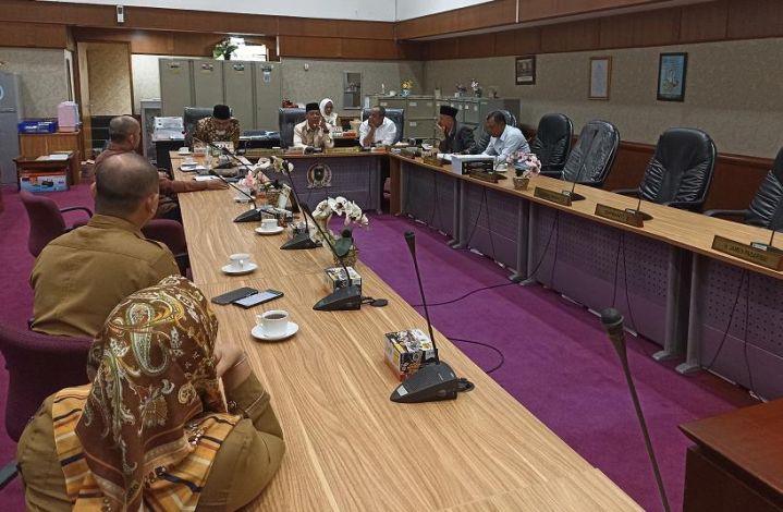 Dipanggil Komisi I DPRD Riau, KI Diminta Transparan Sampaikan Hasil Kerja