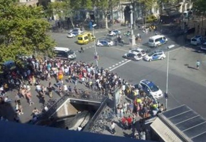 Mobil Van Tabrak Kerumunan Orang Di Barcelona, 13 Tewas