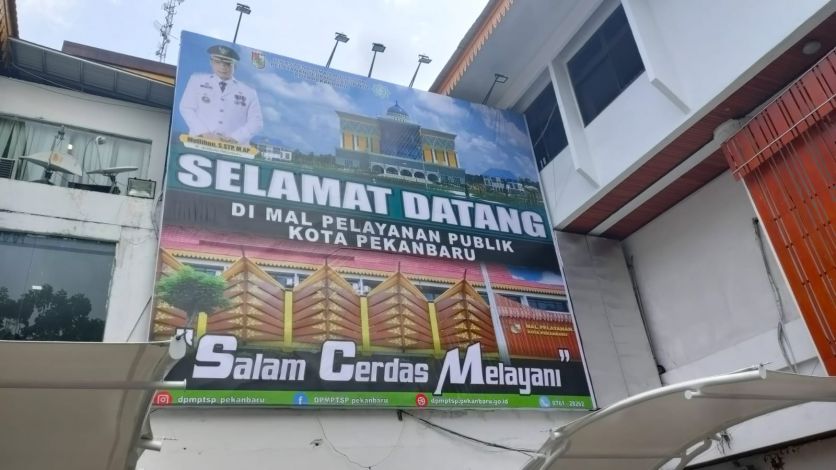 Tega! Akmal Khairi Hilangkan Foto Sekda Pekanbaru di Spanduk Pelayanan MPP, Ada Apa?