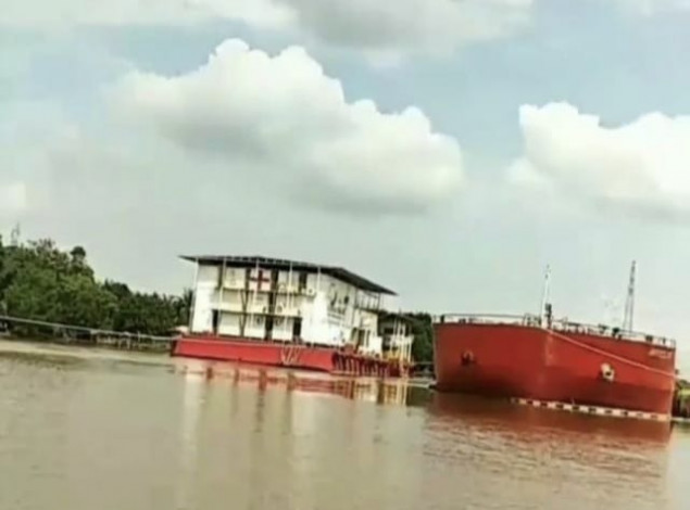 Rumah Sakit Apung Bersandar di Bawah Jembatan Siak IV Pekanbaru, Diskes Riau Tak Tahu