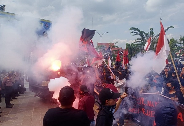 Temui Pengunjukrasa, Asisten I Janji Sampaikan Tuntutan ke Gubernur Riau