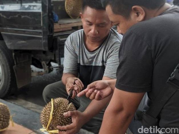 Viral Penjual Durian Mirip Sambo, Walau Malu tapi Ada Untungnya