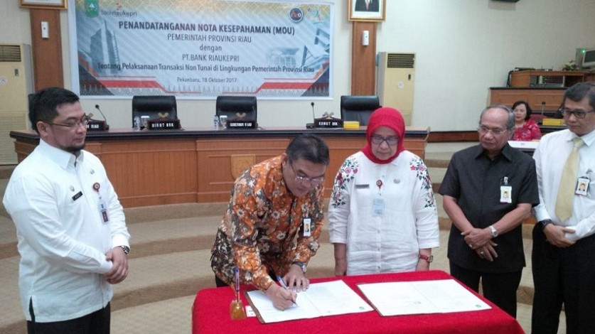 Pemprov Riau dan BRK MoU Transaksi Non Tunai