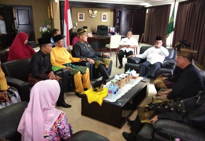 LAMR Pekanbaru Jemput Plt Gubernur Riau Hadiri Haul Marhum Pekan