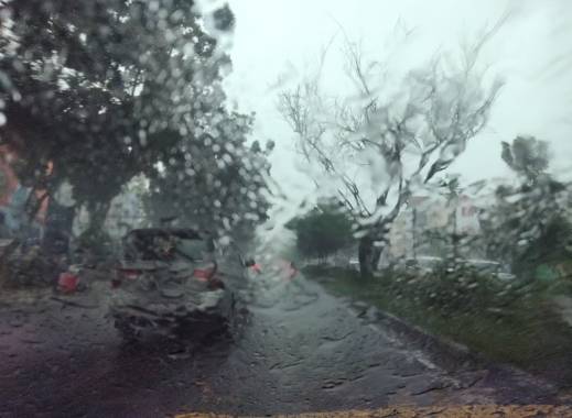 Warga Riau, Waspadai Hujan Lebat Disertai Petir dan Angin Kencang