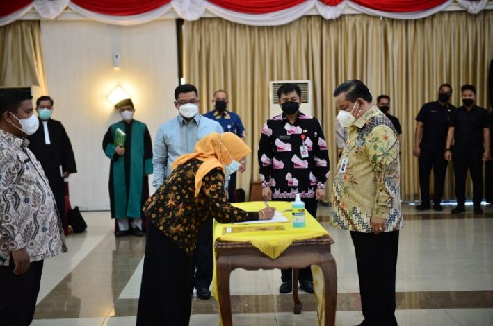 Sekda Lantik 103 Pejabat Fungsional Pemprov Riau 