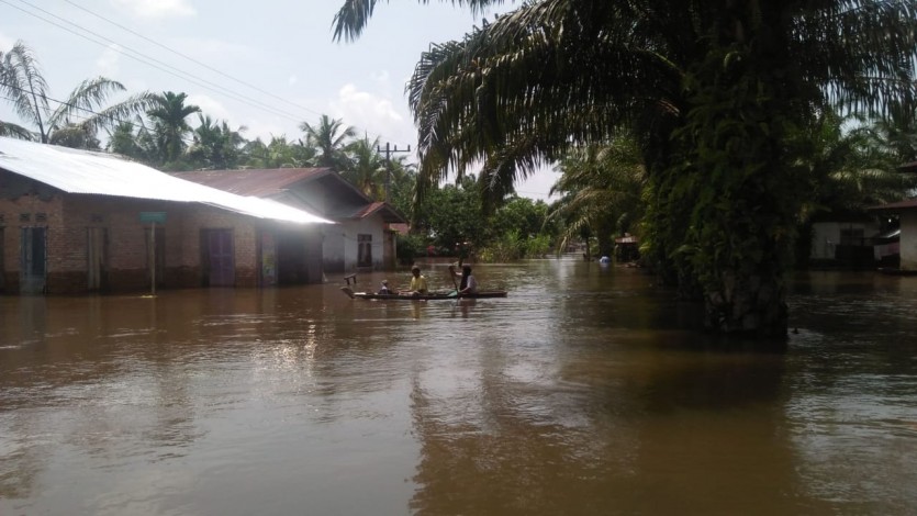 Jeritan Masyarakat Buluh Cina, 10 Hari Direndam Banjir Belum Satupun Anggota DPRD Riau Datang Berkunjung
