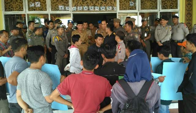 Prihatin Kondisi Pelalawan, Lingkar Aktivis Riau Geruduk Kantor Bupati