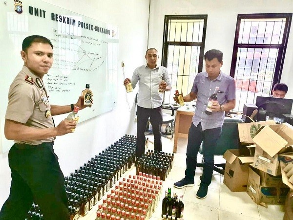 Jelang Nataru, Polsek Sukajadi Amankan Ratusan Botol Miras