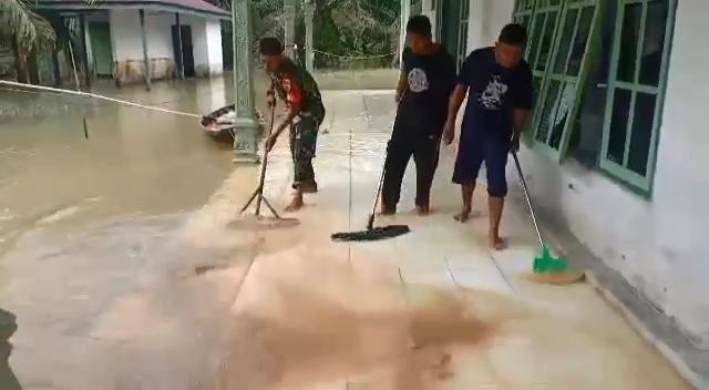 Meski Mulai Surut, Dua Desa di Bonai Masih Terendam Banjir