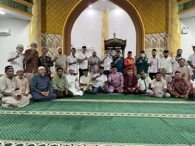 Gelar Wirid Bulanan di Masjid Al-Muhajirin, Ketum DPP IPP Bagikan 50 Paket Sembako