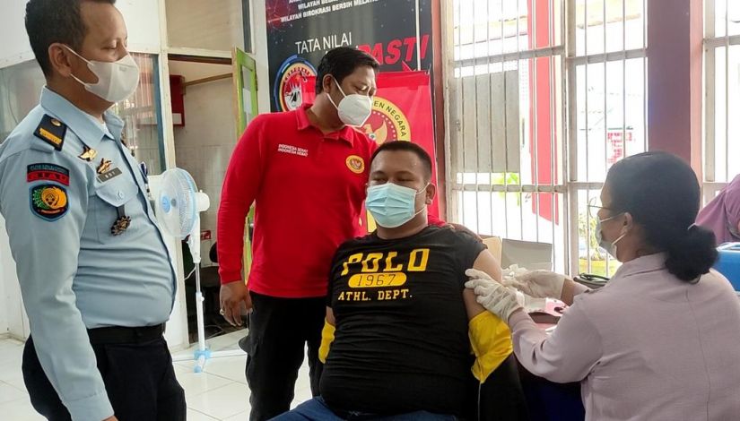 Kerjasama Binda Riau dan Lapas, Ratusan Warga Binaan di Rohul Antusias Ikuti Vaksinasi Booster