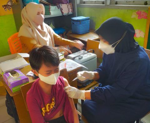 Targetkan 10 Ribu Sehari, Vaksinasi Massal Usia Sekolah di Pekanbaru hanya Suntik 3.032 Anak