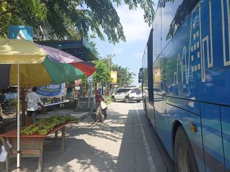 Diisi Lapak Pedagang dan Parkir, Halte Pasar Baru Tak Pernah Disinggahi Bus TMP