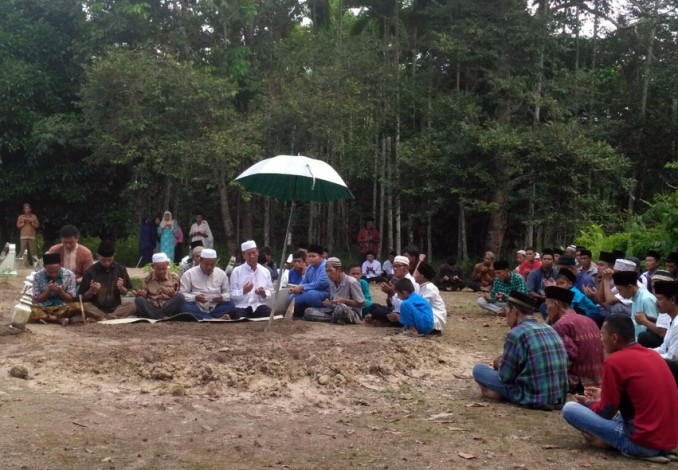 Sebelum Jenazah Penyerang Mapolda Riau Dimakamkan Warga Desa Pasiran Musyawarah