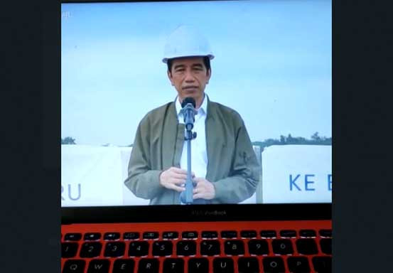 Tinjau Jalan Tol Pekanbaru-Bangkinang, Presiden Jokowi Salah Sebut Padang sebagai Provinsi