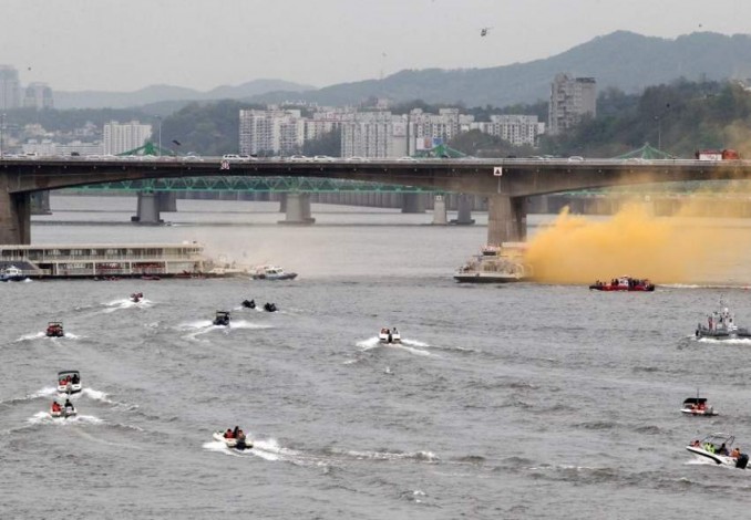 Tentara Korea Utara Berenang Melintasi Sungai untuk Membelot