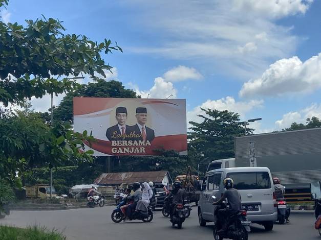Ganjar Bawa Jokowi dalam Baliho di Riau