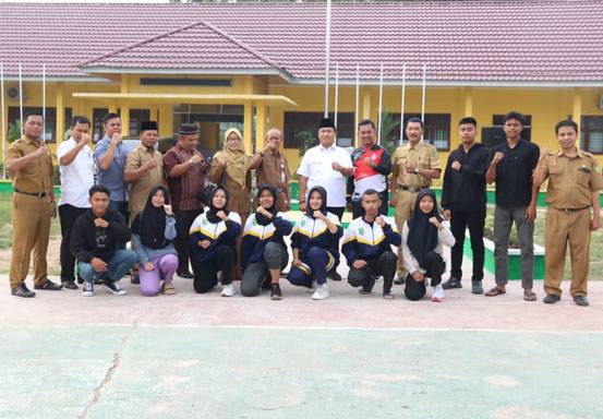 Lepas Kontingen O2SN SMA Pasir Penyu ke Tingkat Provinsi, Ini Pesan Ketua DPRD Riau Yulisman