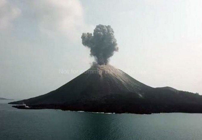 Gunung Anak Krakatau Erupsi, Sehari Meletus 576 Kali