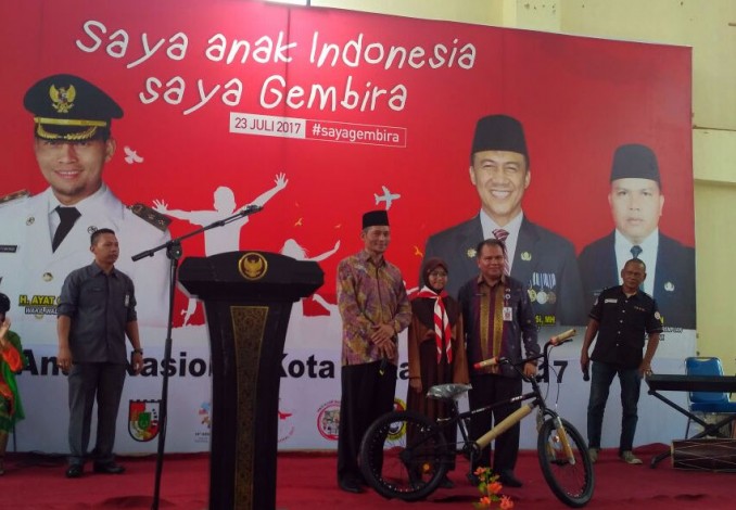 Seperti Jokowi, Wawako Pekanbaru Juga Bagi-bagi Sepeda kepada Anak yang Bisa Jawab Pertanyaan