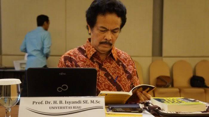 Guru Besar Unri Terpilih sebagai Ketua Dewan Pendidikan Riau Periode 2022-2027