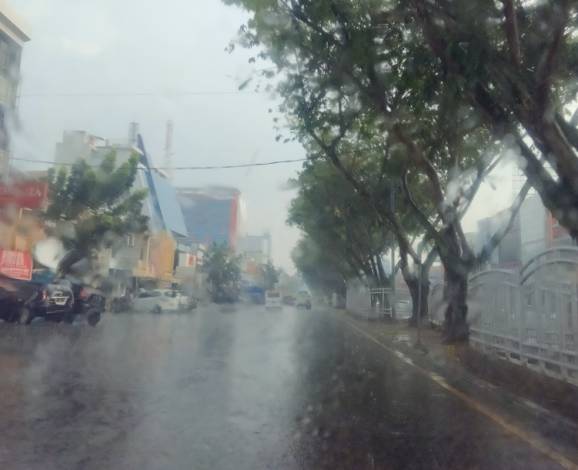 Warga Riau! Waspadai Hujan Disertai Petir dan Angin Kencang Hari Ini