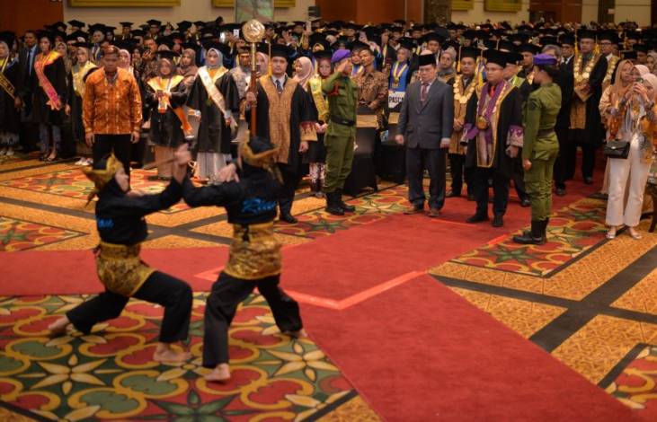 Digelar selama Dua Hari, Ragam Budaya Indonesia Tersaji di Wisuda Unilak 2023