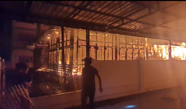 Eks Gedung Pengadilan Negeri Bagansiapiapi Terbakar