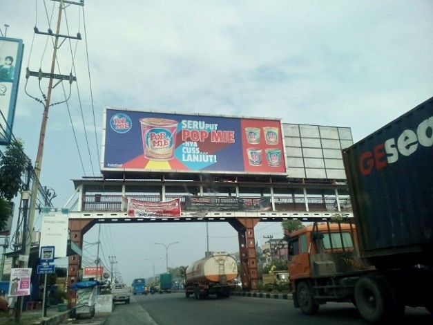Walikota Pekanbaru Perintahkan Potong Bando dan Tiang Reklame Tidak Berizin