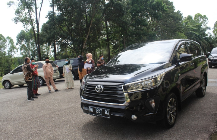Unilak Terima Bantuan Mobil Operasional dari Bank Riau Kepri