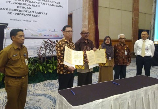 Bantu UMKM, Jamkrida dan BPR se-Riau Teken Perjanjian Kerja Sama