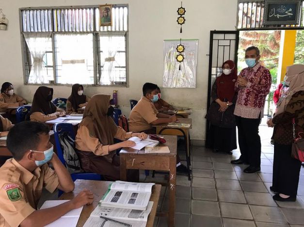 Tinjau PTM, Kadisdik Riau Ingin segera Tak Ada Lagi Siswa Belajar di Rumah
