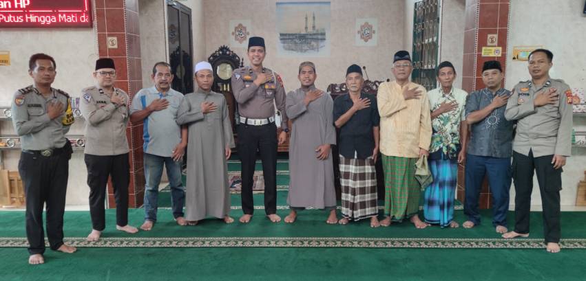 Polsek Sukajadi Sampaikan Pesan Pemilu Damai di Masjid Jami Al Muamalah