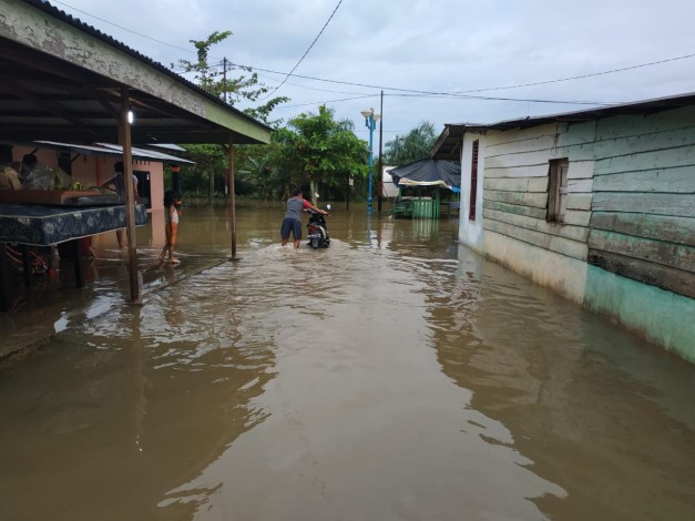 Banjir Hantam Rokan Hulu, Ratusan Rumah dan Sekolah di Kecamatan Rambah Terendam Air
