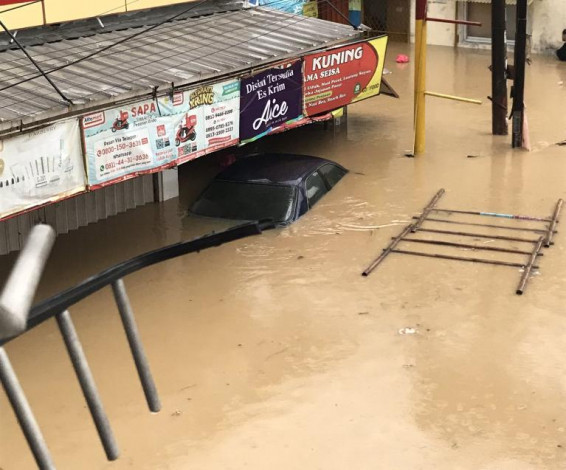 Siang Ini 32 Kelurahan di DKI Jakarta Digenangi Banjir Setinggi 150 Cm, Ratusan Warga Mulai Mengungsi