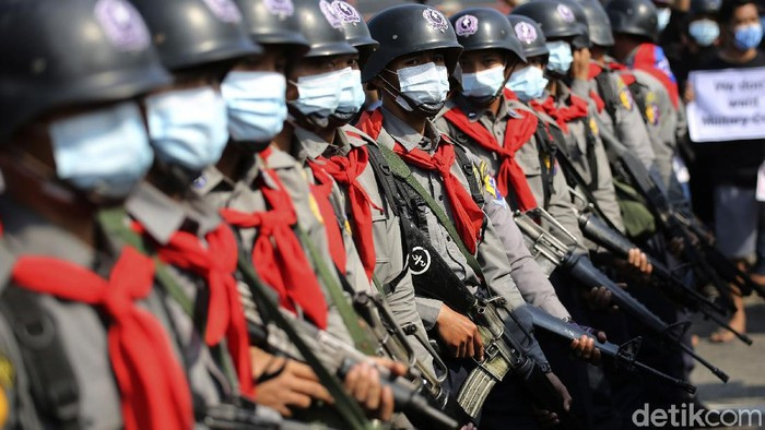 Polisi Myanmar Tembaki Demonstran di Mandalay, 2 Orang Tewas