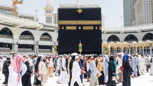 Saudi Izinkan Visa Turis untuk Umrah, Kenapa RI Larang Umrah Backpacker?