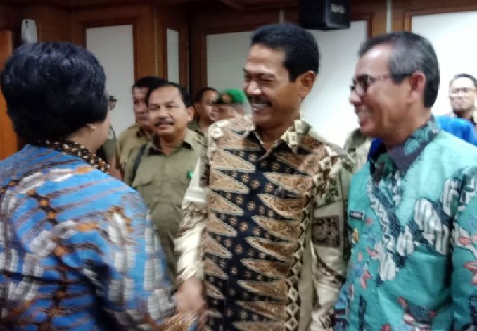 Bupati Mursini Minta Menteri Siti Bebaskan Sembilan Desa yang Masuk Kawasan TNTN