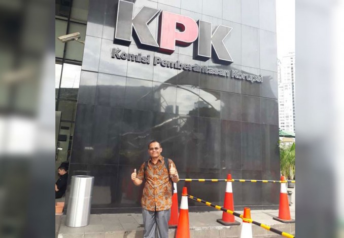 Diam-diam Kusnadi Sambangi Gedung KPK, Laporkan Rektor UIN Suska Riau?