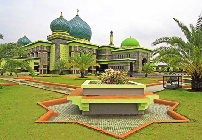 Masjid di Riau Tetap Buka untuk Melaksanakan Salat Jumat