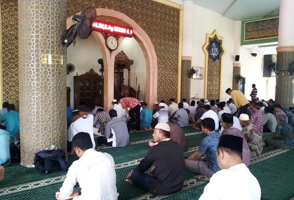 Masjid Darul Abrar DPRD Riau Tetap Laksanakan Salat Jumat Berjamaah