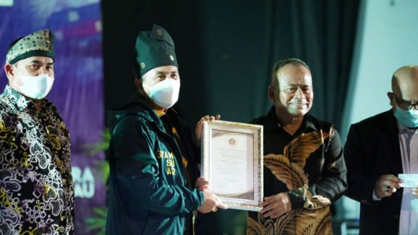 Gubri Syamsuar Terima Penghargaan sebagai Anggota Kehormatan PWI
