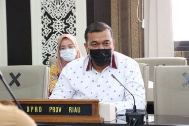 Soal Dugaan Komisioner KPID Masih Bekerja di Bank, Ini Kata Ketua Komisi I DPRD Riau