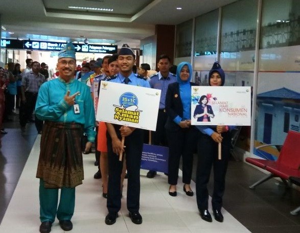Angkasa Pura II Bandara Sultan Syarif Kasim Gelar Parade Pakaian Melayu