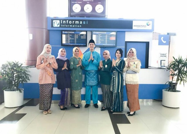 Peringati HKN, Seluruh Petugas Bandara SSK II Pekanbaru Gunakan Pakaian Melayu