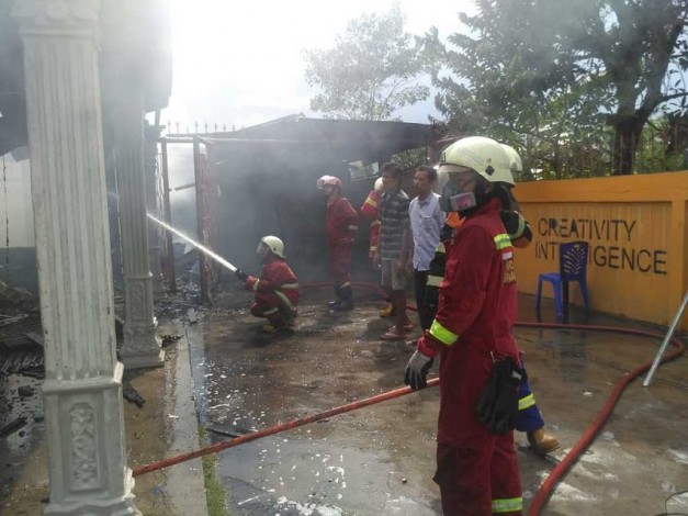 Rumah Tempat Jual Beli Perabot di Delima Terbakar, 6 MPK Diturunkan